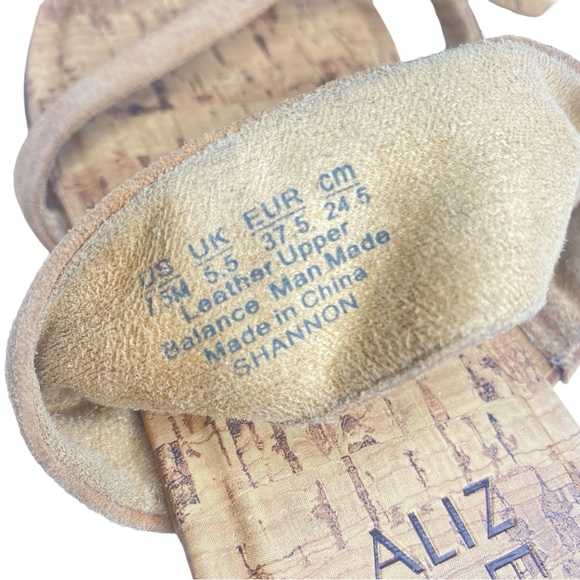 Naturalizer Shannon tan suede toe sandal size 7.5 - Picture 10 of 11